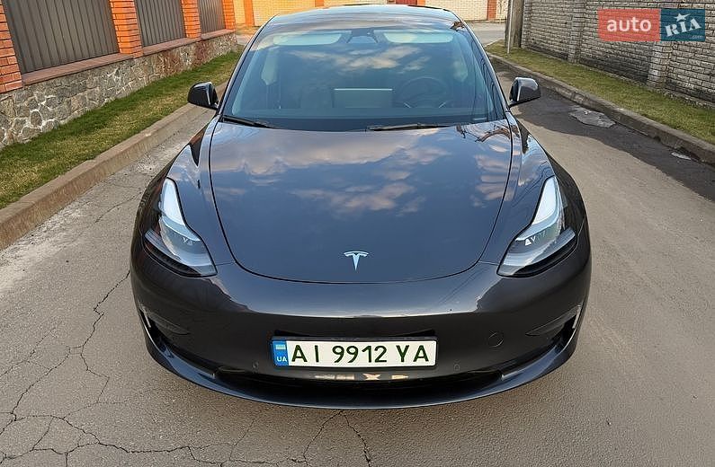Седан Tesla Model 3 2022 в Львове