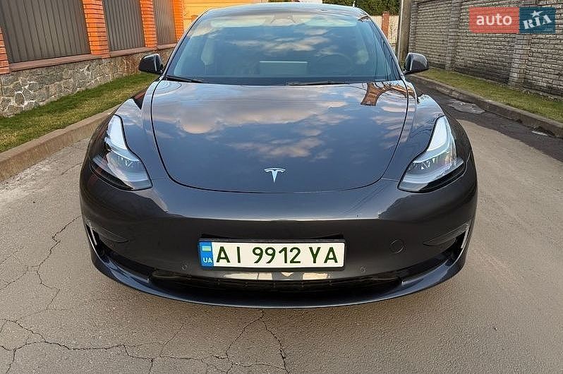 Седан Tesla Model 3 2022 в Львове