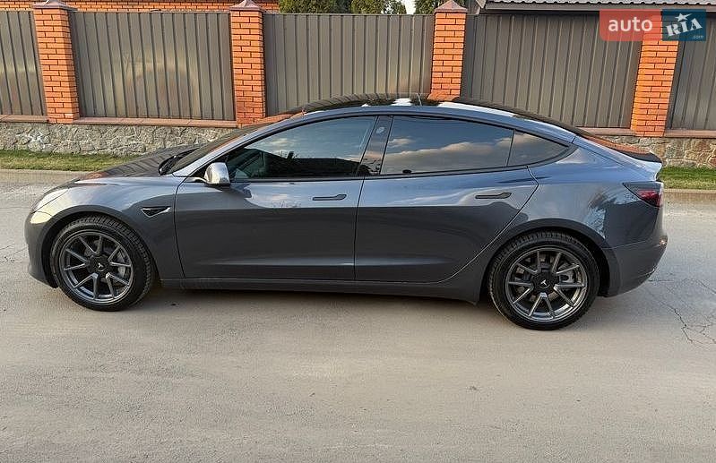 Седан Tesla Model 3 2022 в Львове