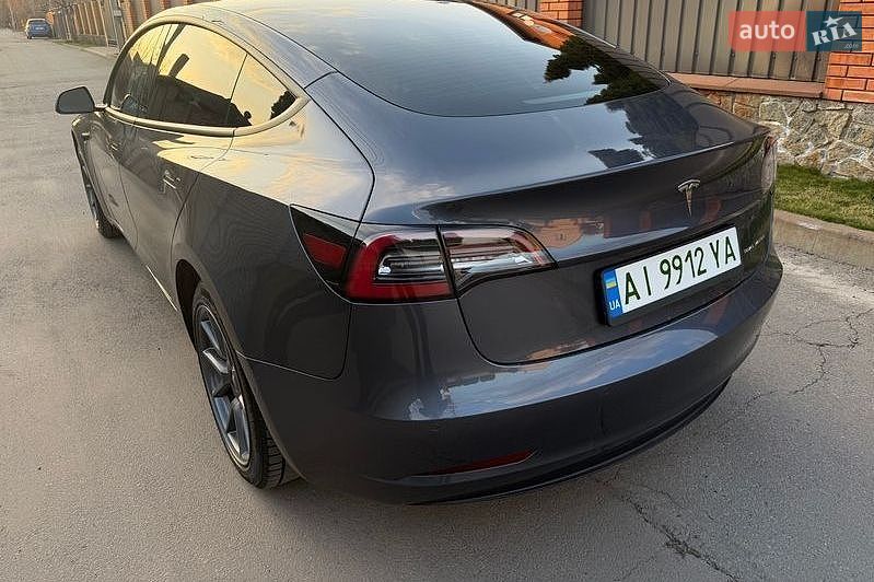 Седан Tesla Model 3 2022 в Львове