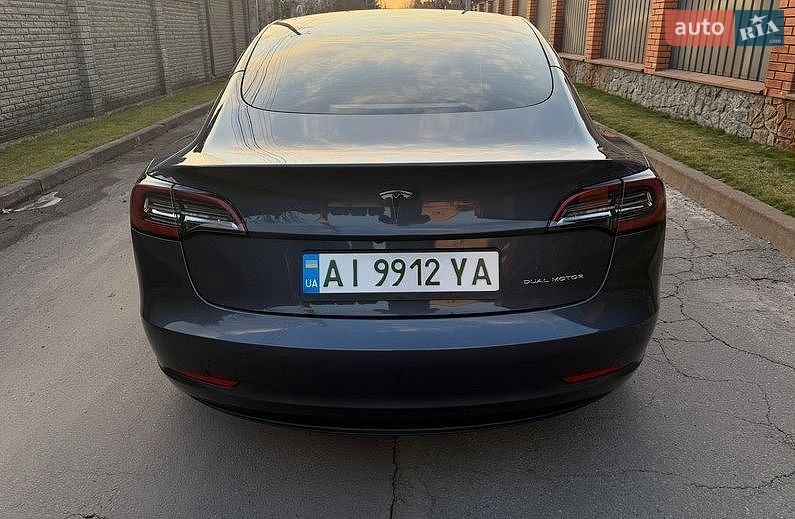 Седан Tesla Model 3 2022 в Львове