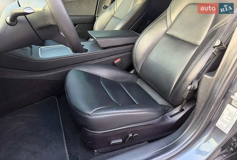 Седан Tesla Model 3 2022 в Львове