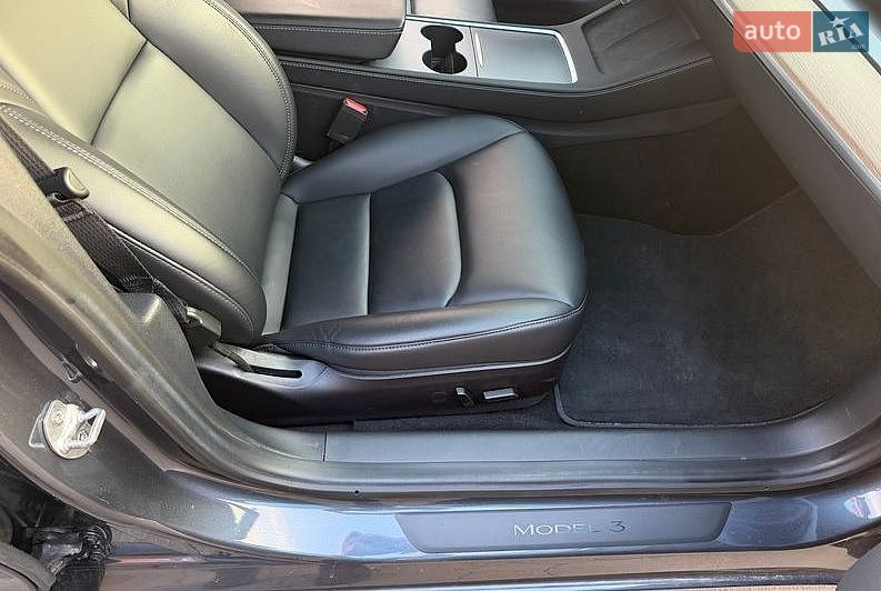 Седан Tesla Model 3 2022 в Львове