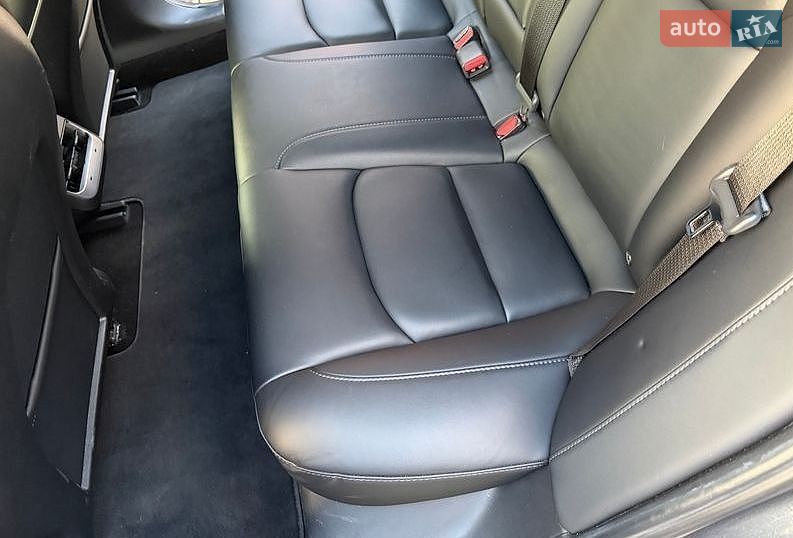 Седан Tesla Model 3 2022 в Львове