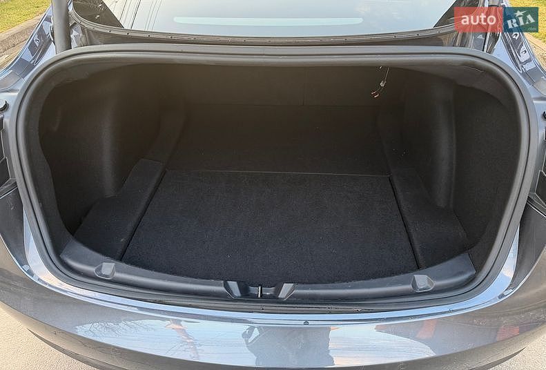 Седан Tesla Model 3 2022 в Львове