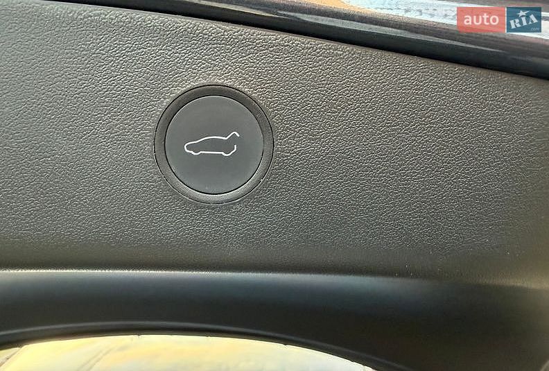Седан Tesla Model 3 2022 в Львове