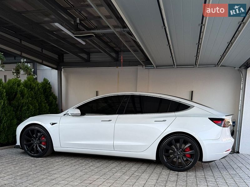 Седан Tesla Model 3 2019 в Одесі
