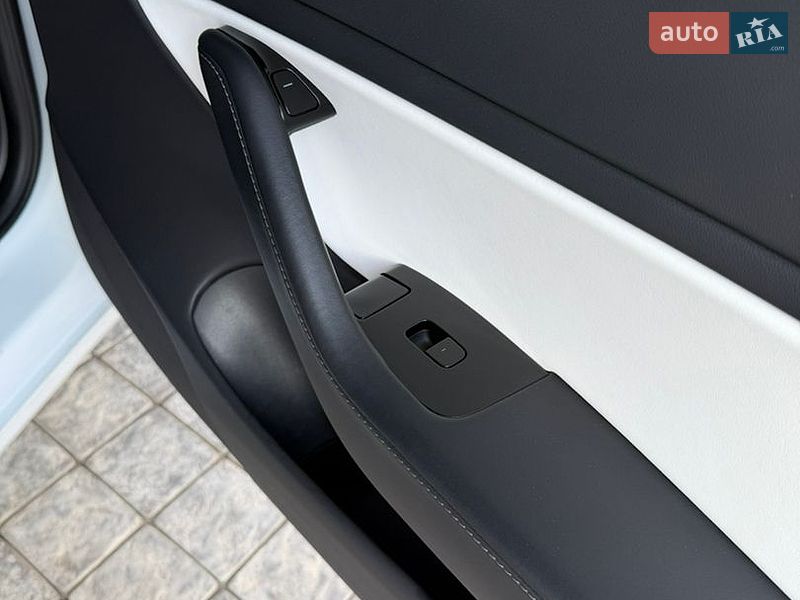 Седан Tesla Model 3 2019 в Одесі
