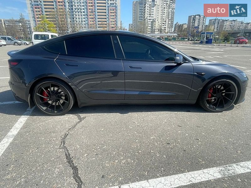 Седан Tesla Model 3 2024 в Києві