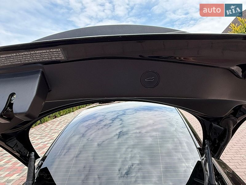 Седан Tesla Model 3 2021 в Чернівцях
