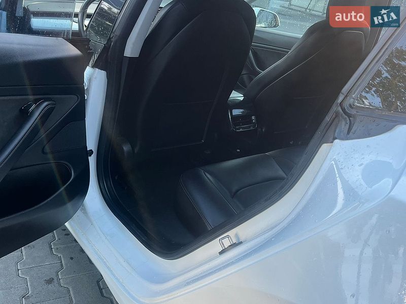 Седан Tesla Model 3 2018 в Луцьку
