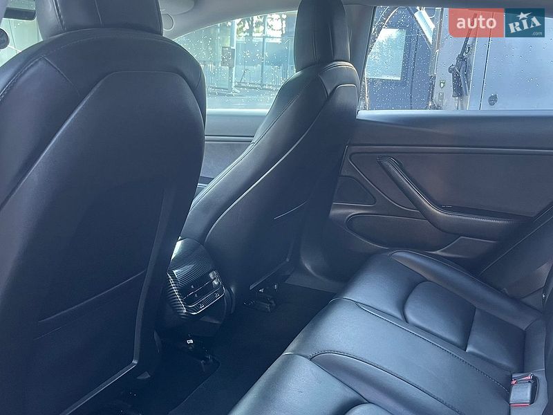 Седан Tesla Model 3 2018 в Луцьку