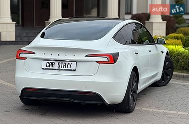 Седан Tesla Model 3 2025 в Стрию