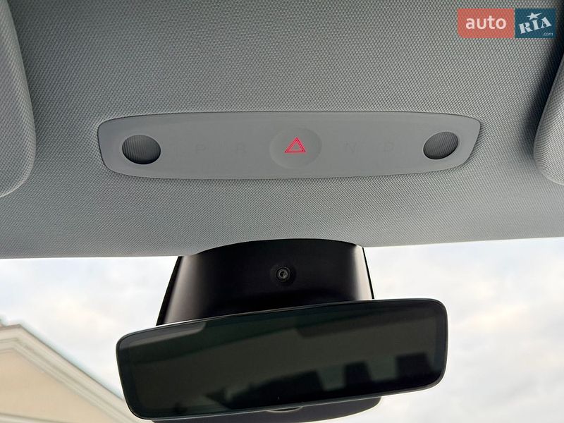 Седан Tesla Model 3 2025 в Стрию