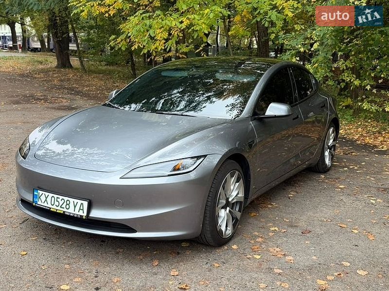 Седан Tesla Model 3 2025 в Львові