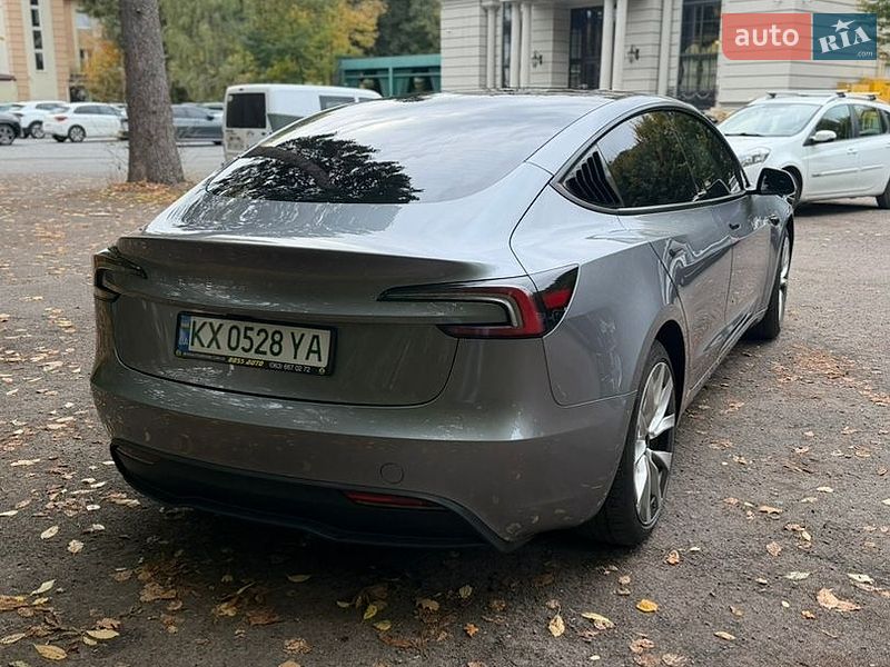 Седан Tesla Model 3 2025 в Львові