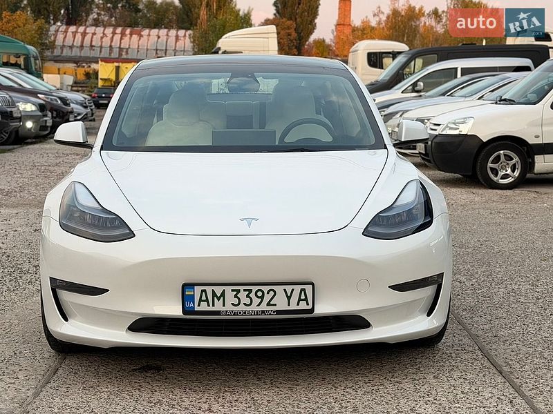 Седан Tesla Model 3 2023 в Житомире