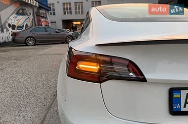 Седан Tesla Model 3 2023 в Житомире