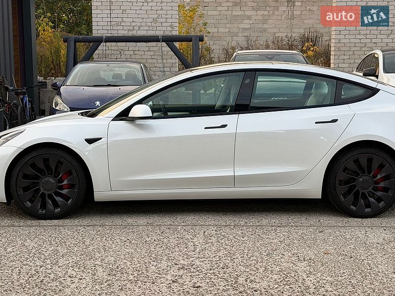 Седан Tesla Model 3 2023 в Житомире