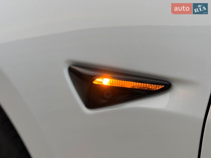 Седан Tesla Model 3 2023 в Житомире