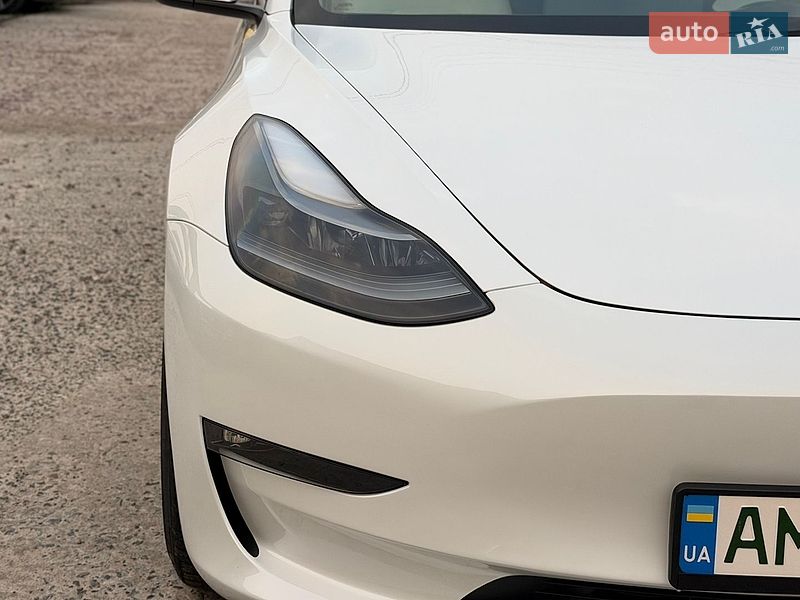 Седан Tesla Model 3 2023 в Житомире
