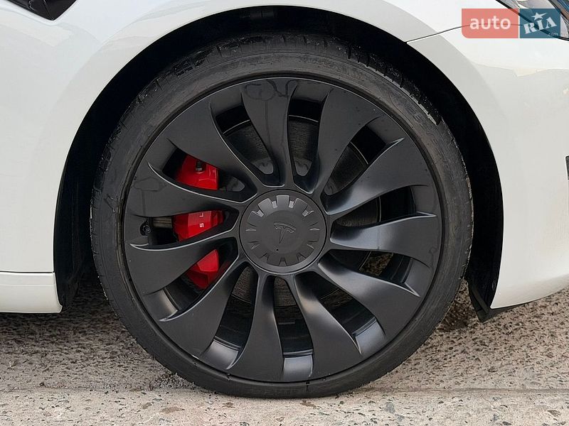 Седан Tesla Model 3 2023 в Житомире