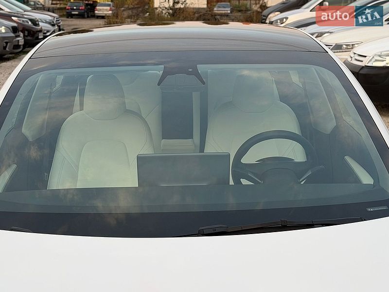 Седан Tesla Model 3 2023 в Житомире