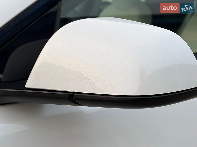 Седан Tesla Model 3 2023 в Житомире