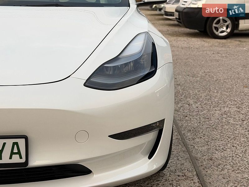 Седан Tesla Model 3 2023 в Житомире