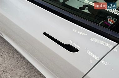 Седан Tesla Model 3 2023 в Житомире