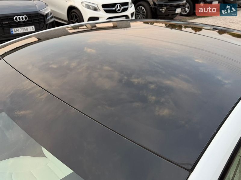 Седан Tesla Model 3 2023 в Житомире