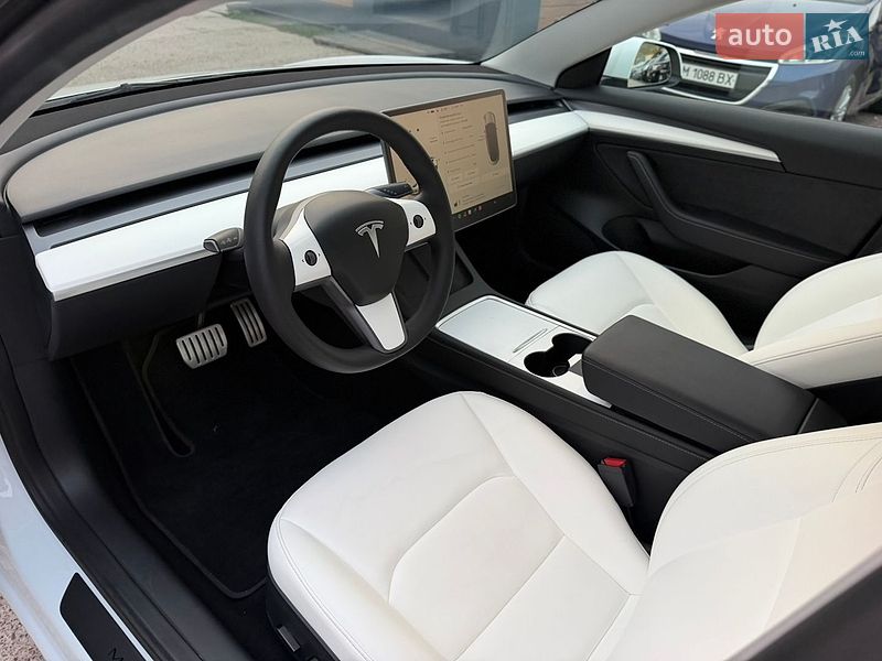 Седан Tesla Model 3 2023 в Житомире