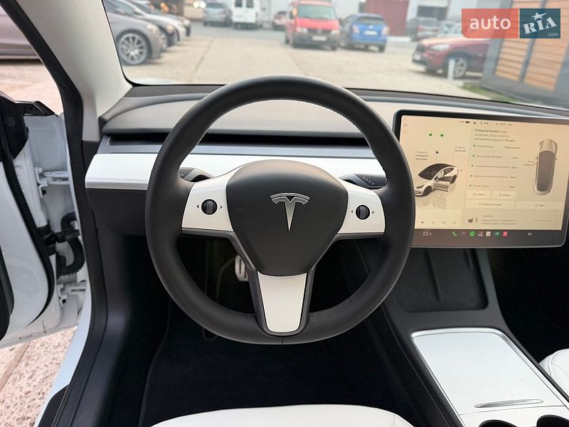 Седан Tesla Model 3 2023 в Житомире