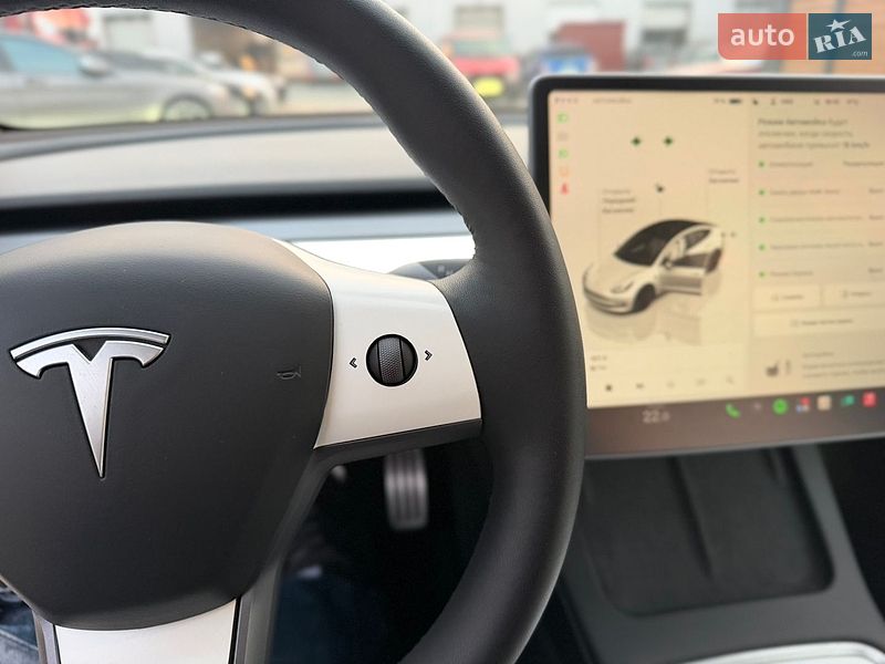 Седан Tesla Model 3 2023 в Житомире
