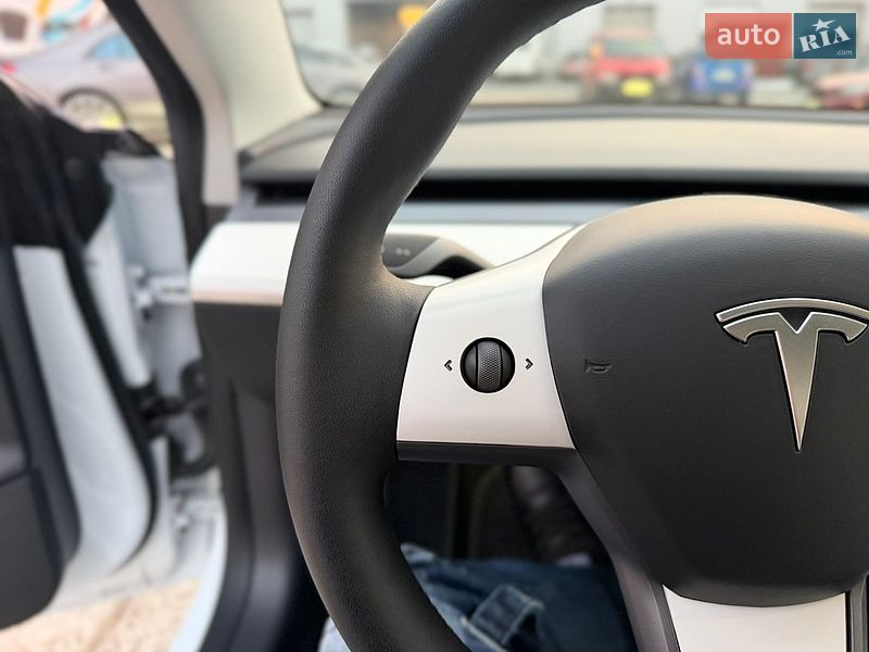 Седан Tesla Model 3 2023 в Житомире