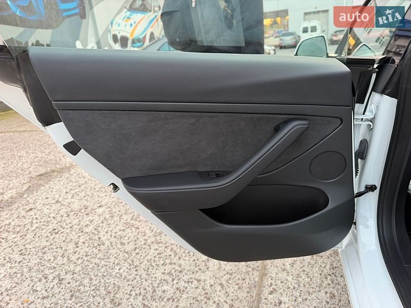 Седан Tesla Model 3 2023 в Житомире
