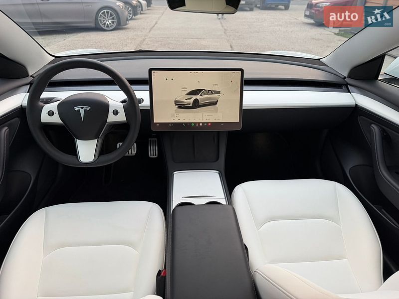 Седан Tesla Model 3 2023 в Житомире