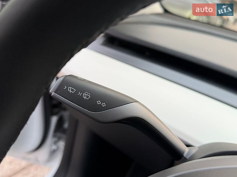 Седан Tesla Model 3 2023 в Житомире