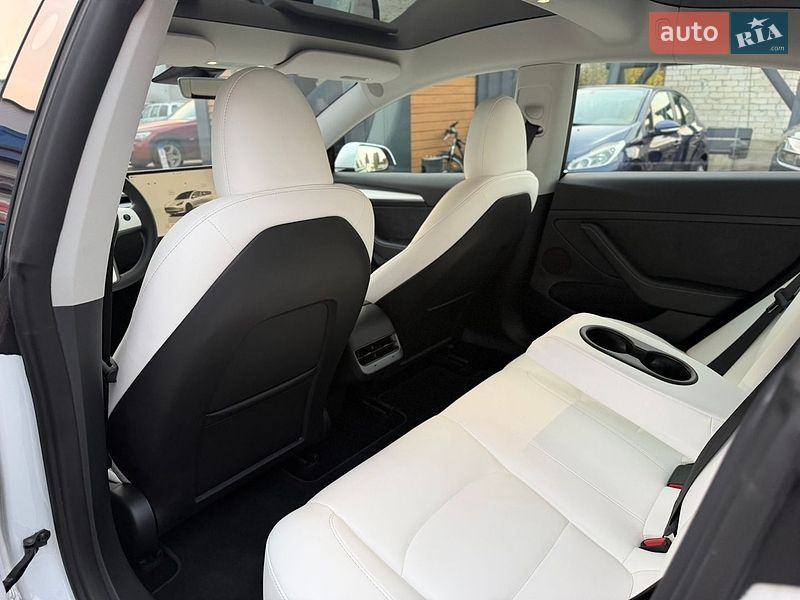 Седан Tesla Model 3 2023 в Житомире