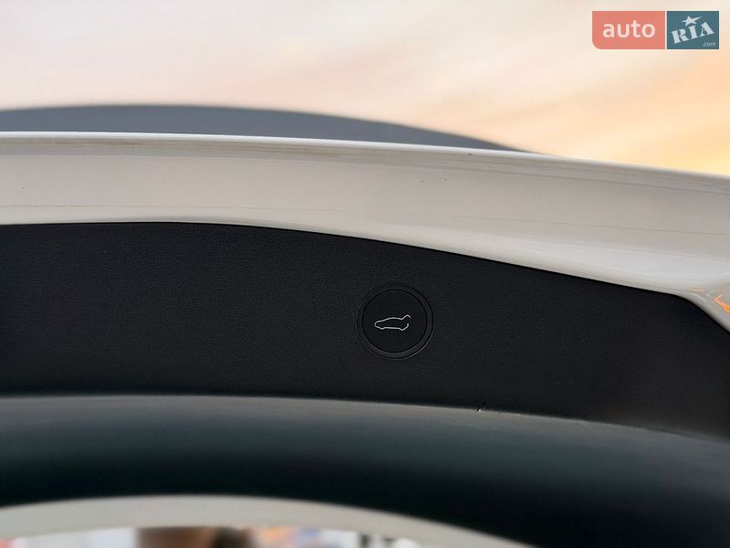 Седан Tesla Model 3 2023 в Житомире