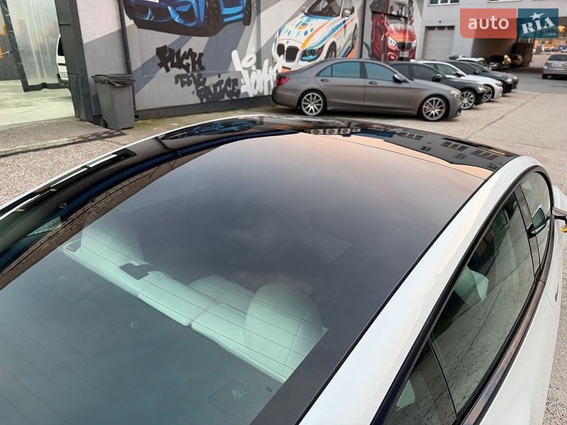 Седан Tesla Model 3 2023 в Житомире