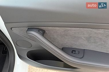 Седан Tesla Model 3 2023 в Житомире