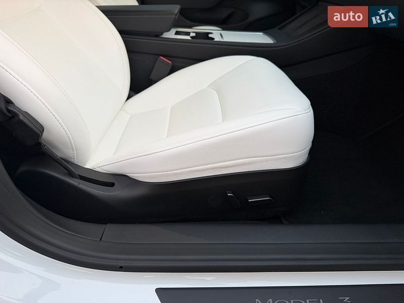 Седан Tesla Model 3 2023 в Житомире
