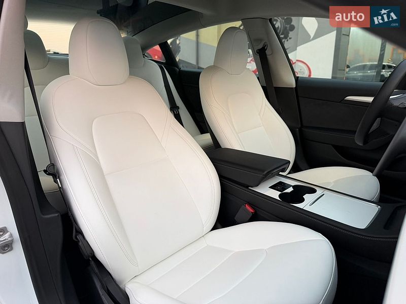 Седан Tesla Model 3 2023 в Житомире