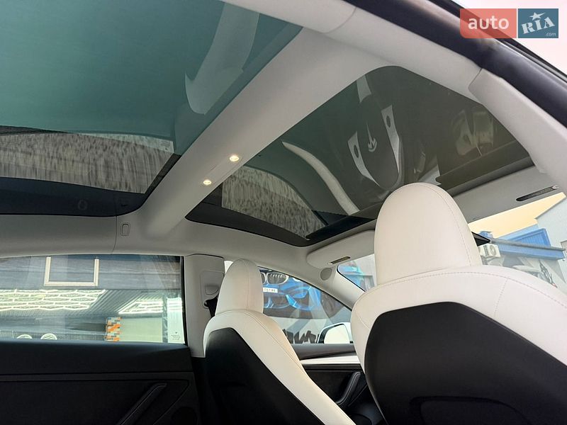 Седан Tesla Model 3 2023 в Житомире