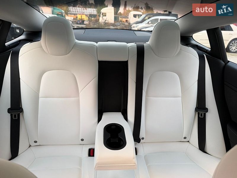 Седан Tesla Model 3 2023 в Житомире