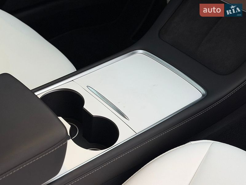 Седан Tesla Model 3 2023 в Житомире