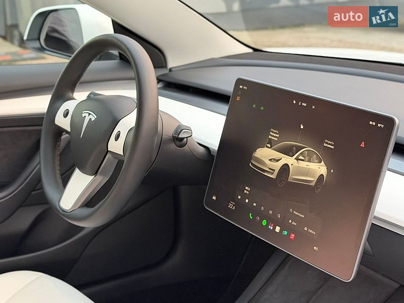 Седан Tesla Model 3 2023 в Житомире