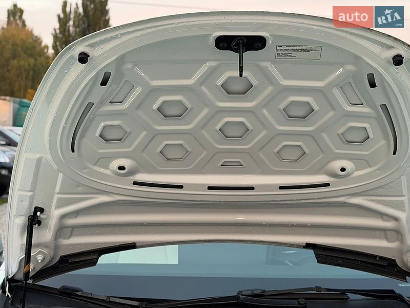 Седан Tesla Model 3 2023 в Житомире