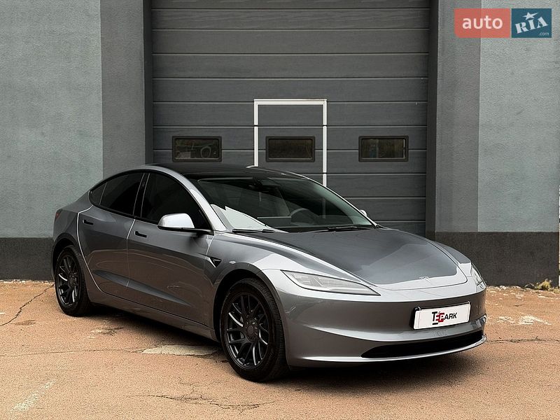 Седан Tesla Model 3 2024 в Києві